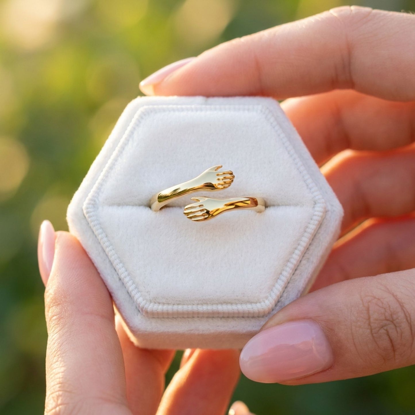 Hug Ring – Engraved “Hug to Mum”